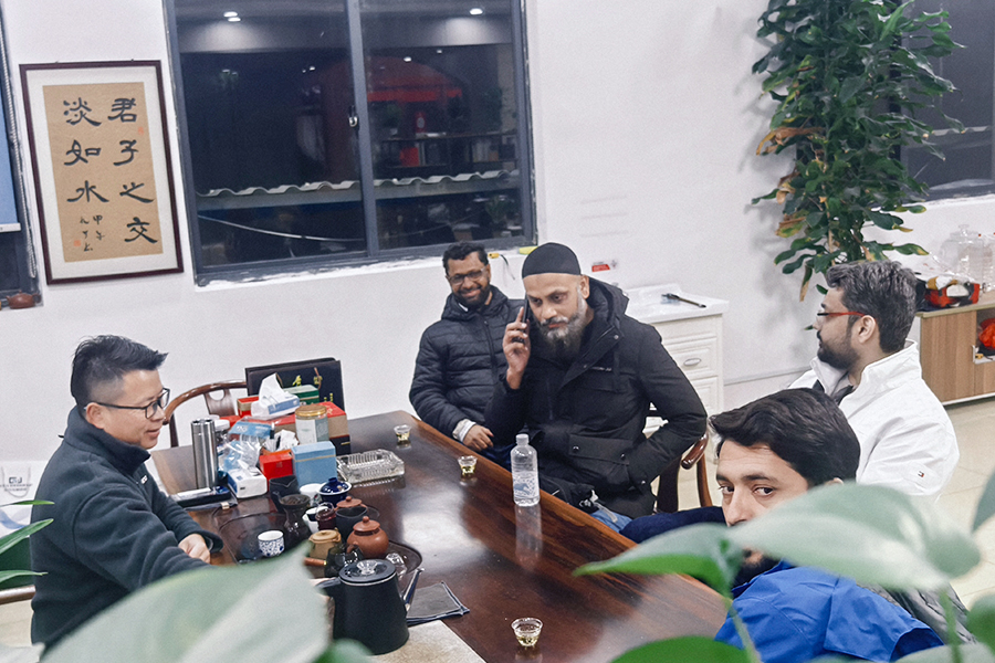 Fotografie de grup cu invitații